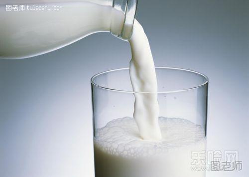 牛奶含钙高