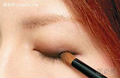 单眼皮眼妆的画法 6个步骤助你成为电眼靓女