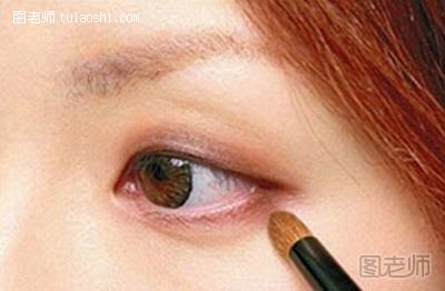 单眼皮眼妆的画法 6个步骤助你成为电眼靓女