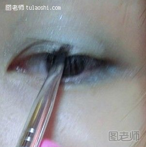 新手眼部化妆技巧 教你画出迷人眼线
