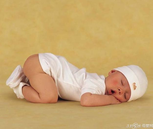 新生儿常见的错误睡姿有哪些