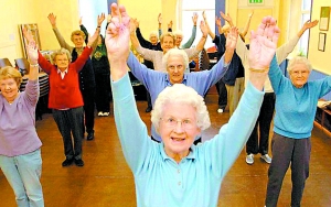 英最老健身舞教练 93岁老太热衷劲舞