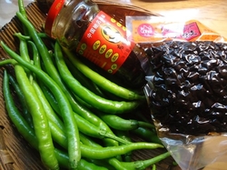 青椒豆豉辣酱的做法图解1