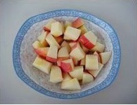 苹果银耳红枣汤的做法图解2
