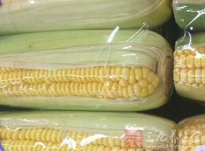 玉米成熟的季节不少种植玉米的省份已经在收获玉米