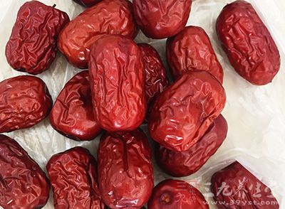 秋食红枣，是滋阴润燥、益肺补气的清补食品