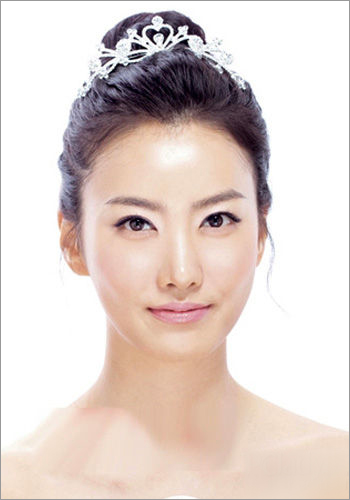 韩式新娘发型 新娘妆 丸子头