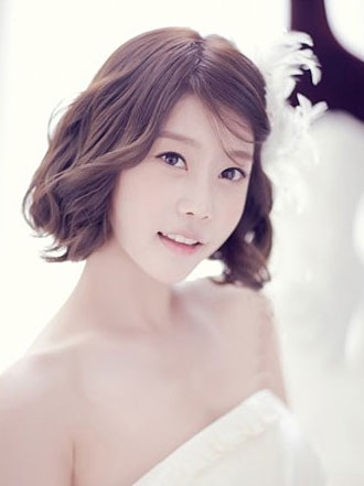 韩国女星示范甜美新娘发型