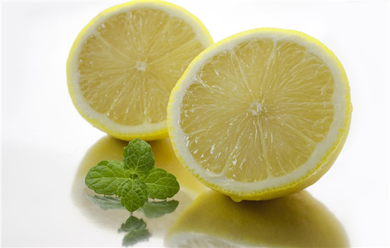 怎么自制柠檬祛斑面膜 柠檬祛斑面膜的做法