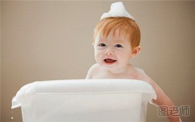 婴儿洗澡什么时间最好 婴儿洗澡的最佳时间是几点