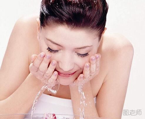 冬季怎么洗脸 冬季洗脸用热水好还是冷水好