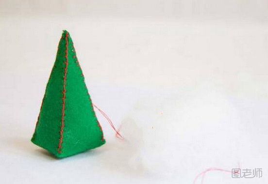 怎么手工制作圣诞树毛绒玩具 圣诞树毛绒玩具的做法怎么制作手工圣诞树 圣诞树毛绒玩具的做法