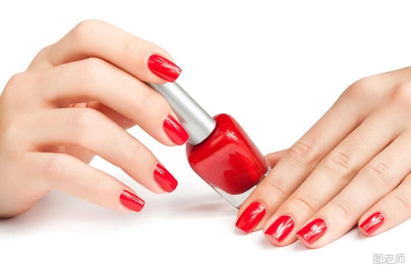 春节怎么样突显红色指甲油 春节让红色指甲油时髦的方法