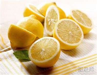 柠檬片有哪些功效 柠檬片泡水的功效